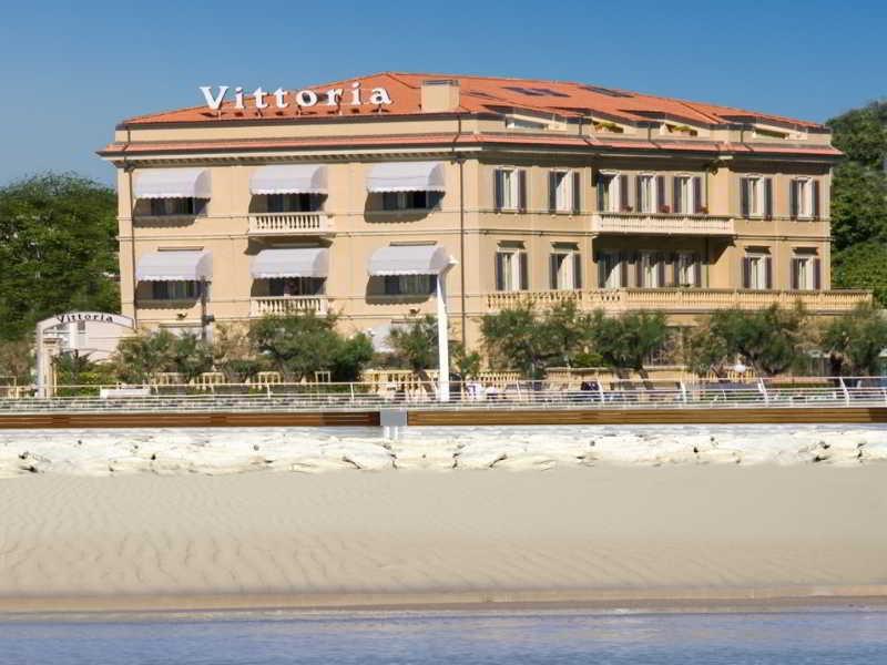 פסארו Hotel Vittoria מראה חיצוני תמונה