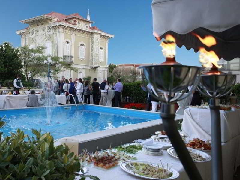 פסארו Hotel Vittoria מראה חיצוני תמונה The pool at the hotel