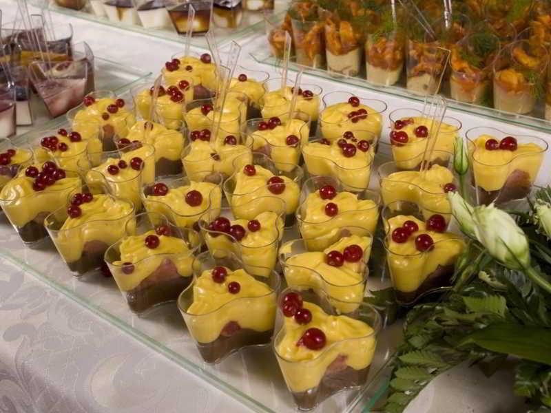 פסארו Hotel Vittoria מראה חיצוני תמונה A selection of desserts