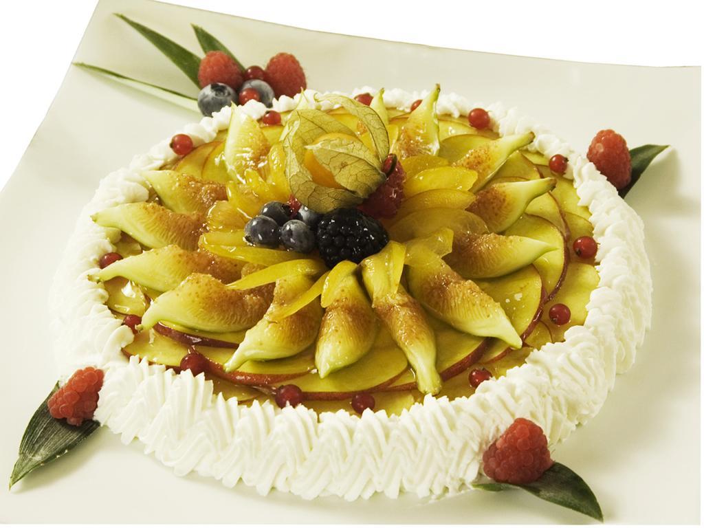 פסארו Hotel Vittoria מראה חיצוני תמונה A fruit cake