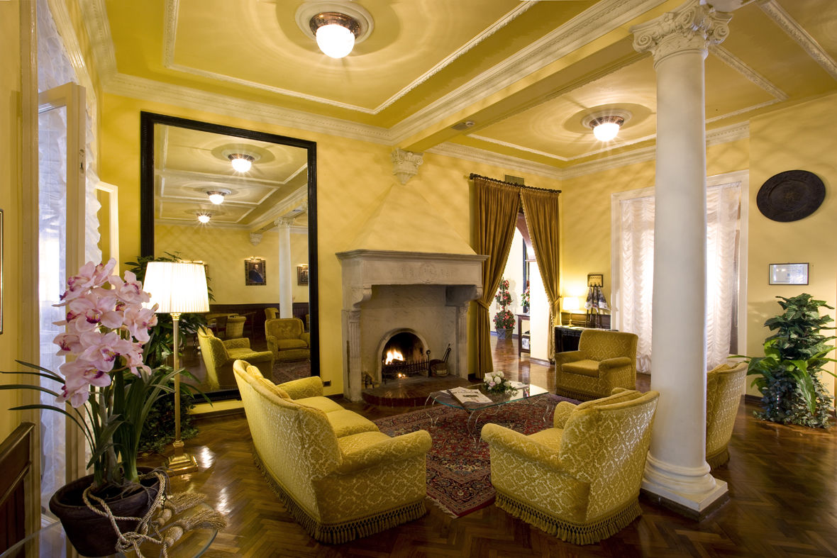 פסארו Hotel Vittoria מראה פנימי תמונה The lobby of the Hotel de Ville