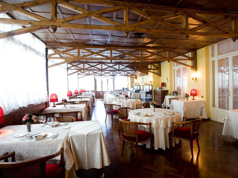 פסארו Hotel Vittoria מראה חיצוני תמונה Restaurant