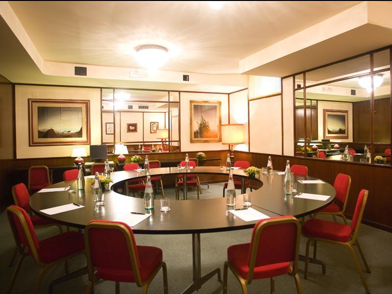 פסארו Hotel Vittoria מראה חיצוני תמונה The boardroom at the Royal Society