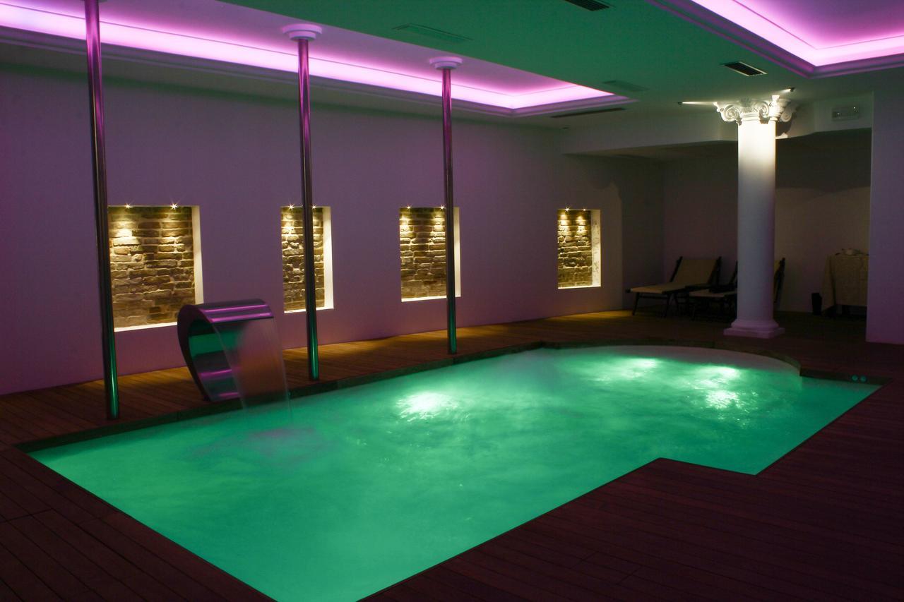 פסארו Hotel Vittoria מראה חיצוני תמונה The spa at the hotel